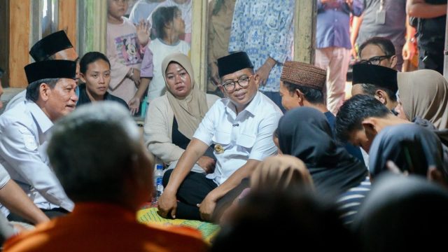 Gubernur Banten Andra Soni Datang ke Rumah Duka Korban Hilang di Selat Sunda Sampaikan Duka Mendalam
