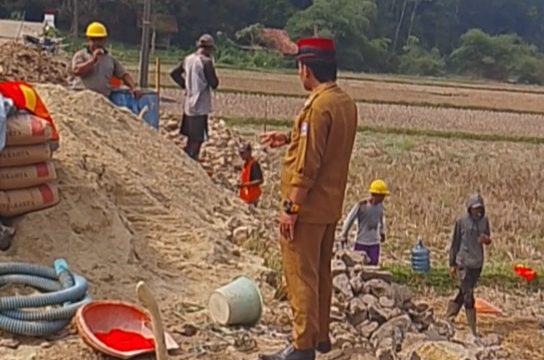 Rekonstruksi Jalan Pancaregang–Bojongmenteng Dimulai, Kades: Infrastruktur Adalah Investasi Jangka Panjang