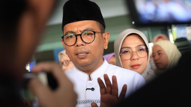 Abu Vulkanik Anak Krakatau Mengarah ke Banten, Gubernur Andra Soni Minta Warga Waspada dan Pakai Masker