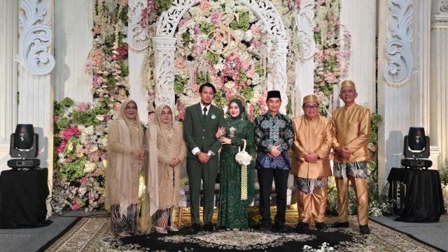 Sisihkan Waktu di Tengah 10 Undangan, Wagub Banten Hadiri Pernikahan Putri Firdaus di Cilegon