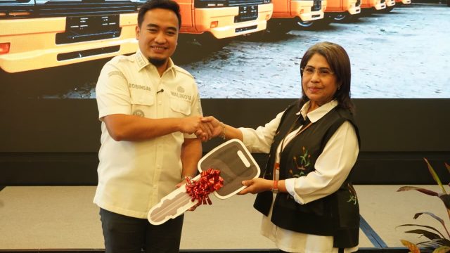 Pemkot Cilegon Terima Sarana Pengumpul Sampah melalui Program ISWMP