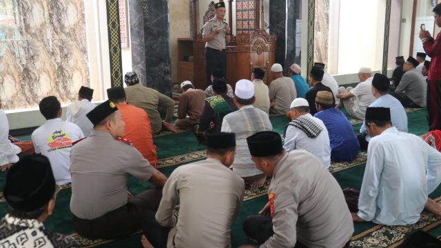 Jumat Keliling, Polres Lebak Perkuat Silaturahmi dan Sampaikan Pesan Kamtibmas kepada Masyarakat