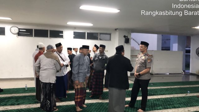 Dukung Program Quick Wins Kapolri, Wakapolres Lebak Laksanakan Subuh Keliling di Masjid Agung Al A’raf
